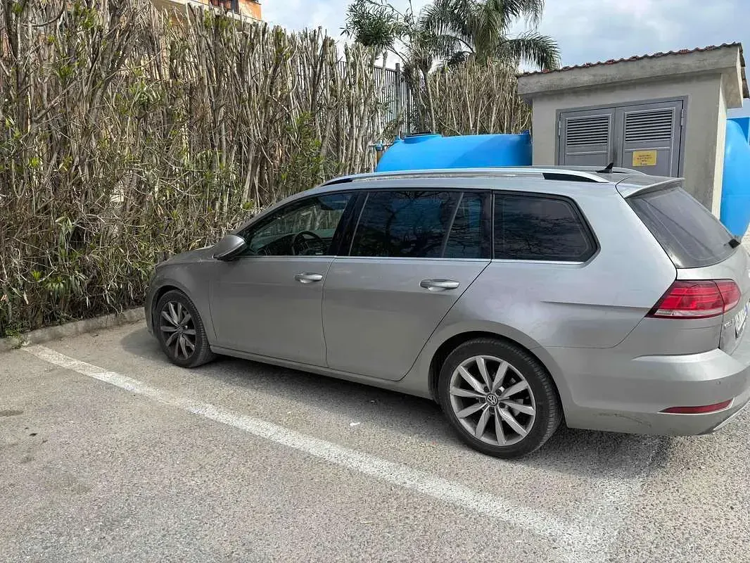 Second-hand VW Golf VII Executive 116 CP (85 kW) 2020 Argintiu Break