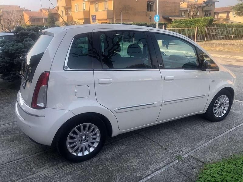 Usata Lancia Musa 77 CV (56 kW) 2011 Bianco Monovolume