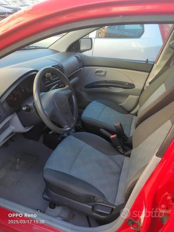 Rosso Usata 2007 Kia Picanto Due volumi | 1900 € (Super prezzo) - Immagine 1/4