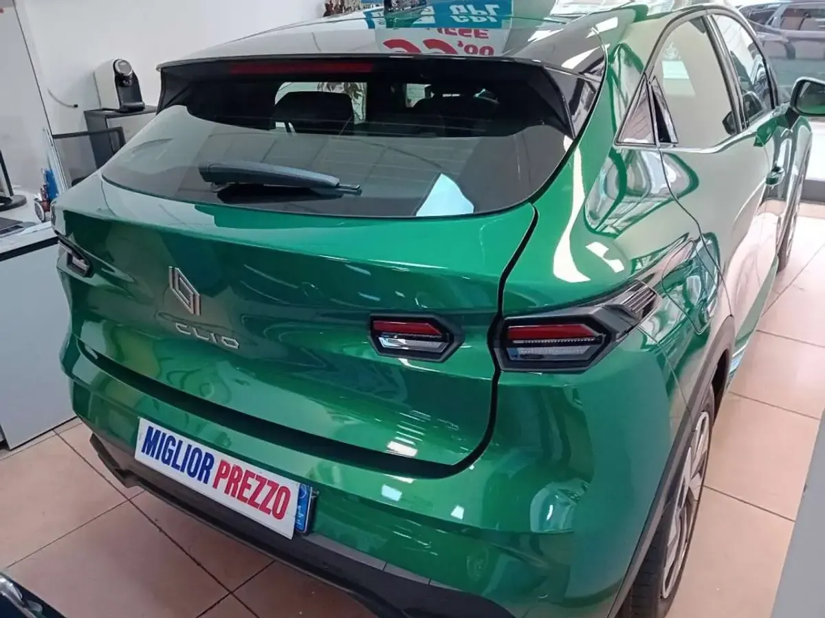 Nuova Renault Clio V 114 CV (83 kW) 2026 Verde Berlina