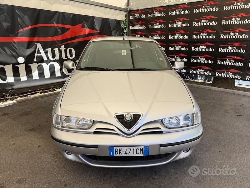 Usata Alfa Romeo 146 120 CV (88 kW) 2000 Grigio Utilitaria