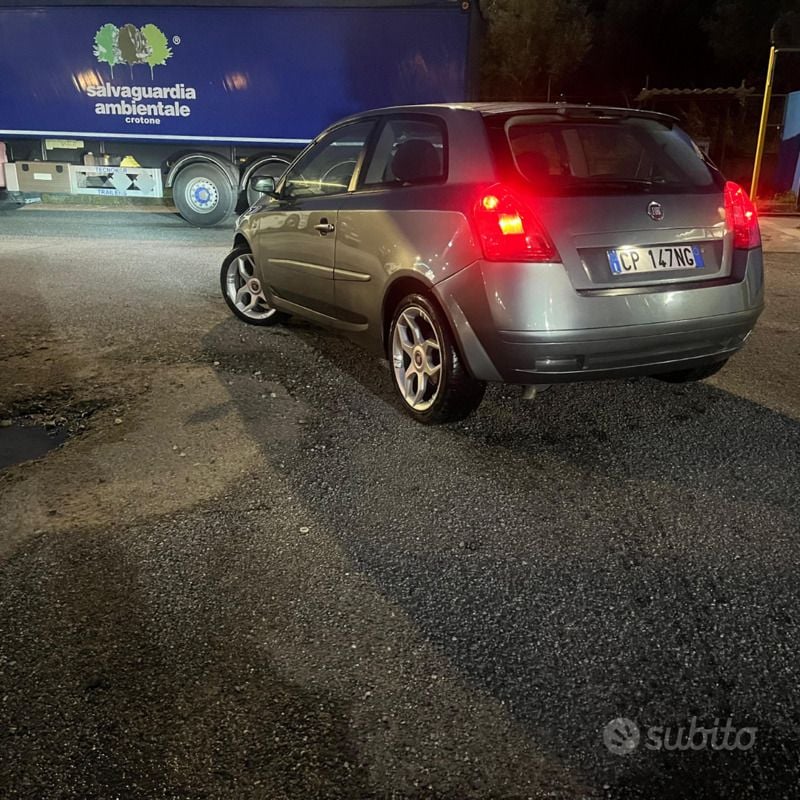 Usata Fiat Stilo 140 CV (102 kW) 2004 Grigio