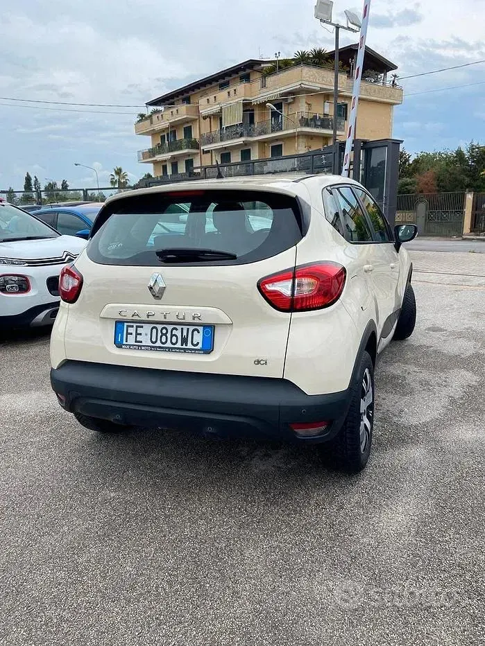 Usata Renault Captur Intens 110 CV (80 kW) 2016 Beige SUV
