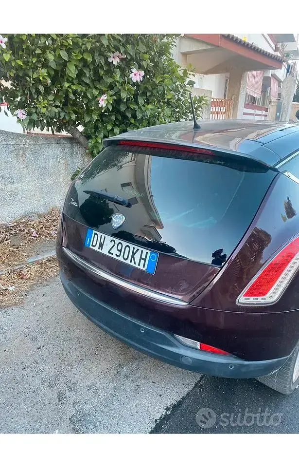 Usata Lancia Delta 120 CV (88 kW) 2009 Viola Utilitaria