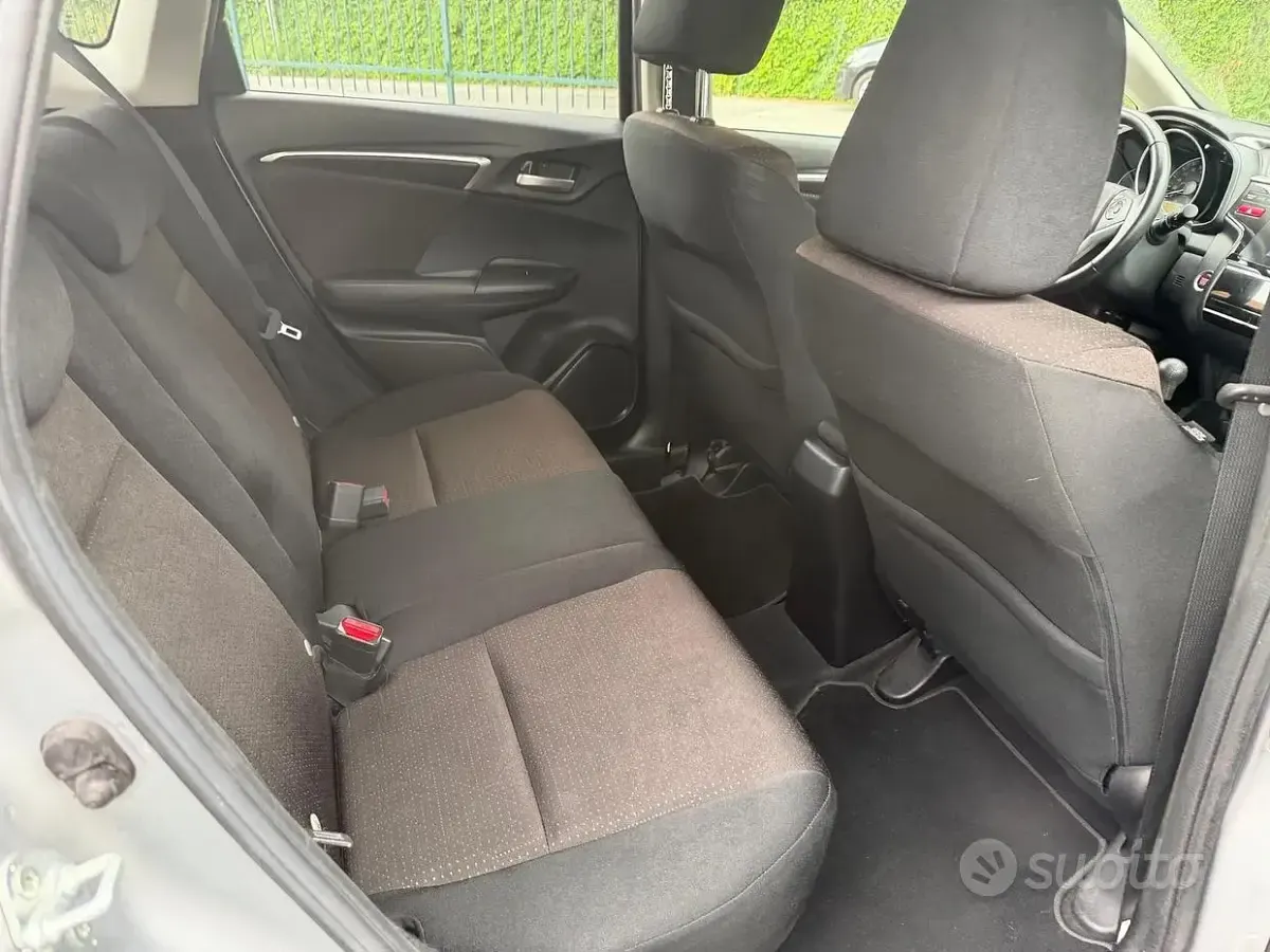 Usata Honda Jazz Elegance 102 CV (75 kW) 2017 Grigio Utilitaria