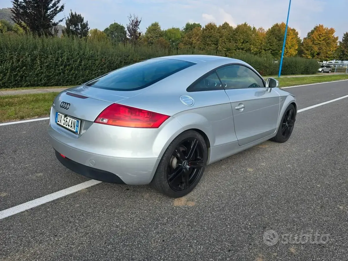 Begagnad Audi TT Advanced Plus 160 HK (117 kW) 2010 Grå Sportkupé