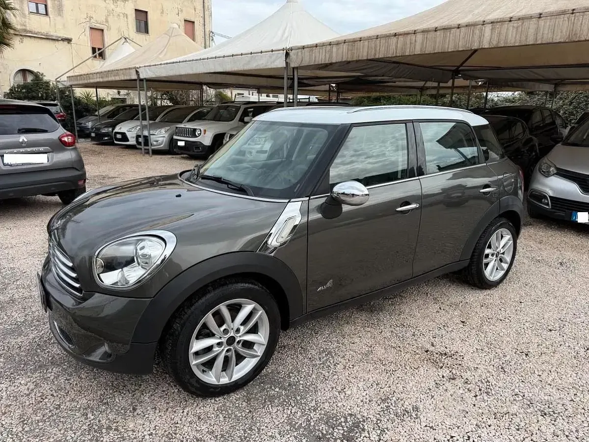 Usata Mini Cooper D Countryman 111 CV (81 kW) 2011 Marrone SUV