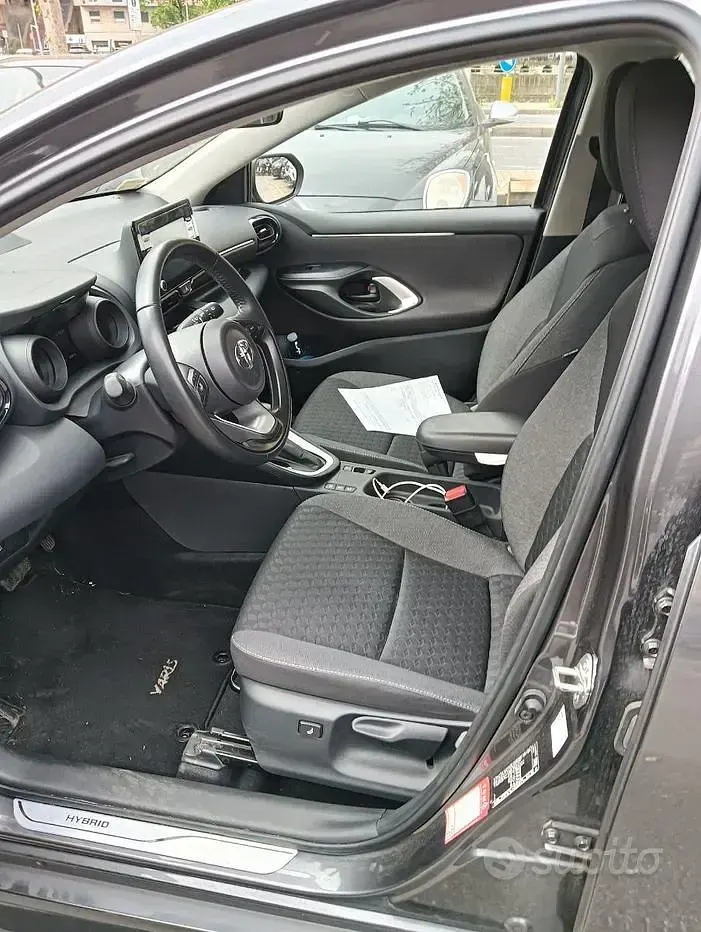 Usata Toyota Yaris 120 CV (88 kW) 2023 Grigio Utilitaria