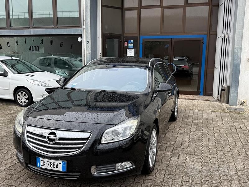 Occasion Opel Insignia Cosmo 160 ch (117 kW) 2011 Noir Break