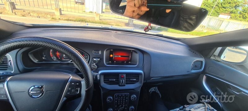 Usata Volvo V40 R-Design 120 CV (88 kW) 2017 Bianco Station wagon