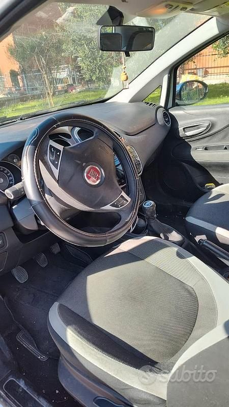 Usata Fiat Punto Easy 77 CV (56 kW) 2013 Bianco Utilitaria