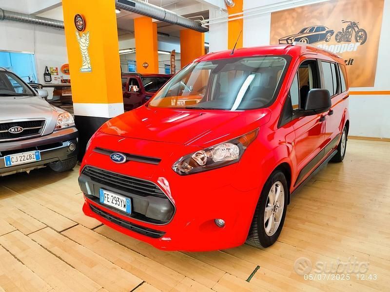 Usata Ford Tourneo 120 CV (88 kW) 2016 Rosso Monovolume