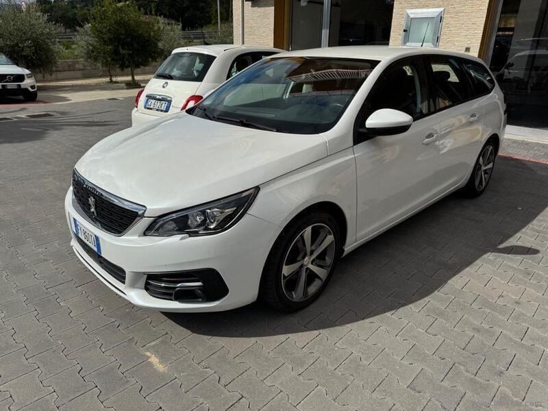 Usata Peugeot 308 Active 131 CV (96 kW) 2019 Bianco Berlina