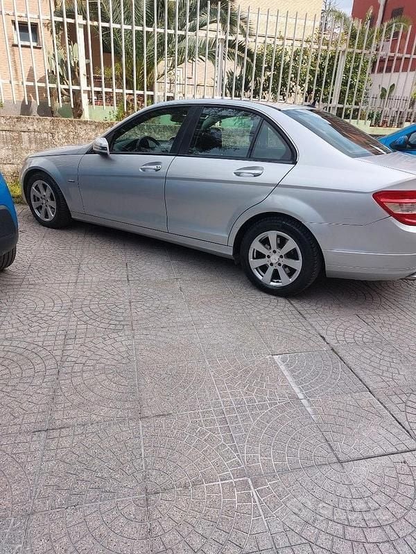 Usata Mercedes C220 170 CV (125 kW) 2009 Grigio Berlina