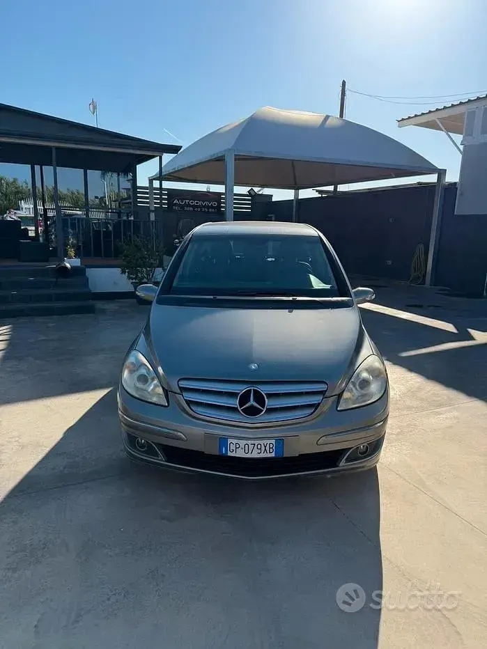 Usata Mercedes B180 109 CV (80 kW) 2008 Grigio Monovolume