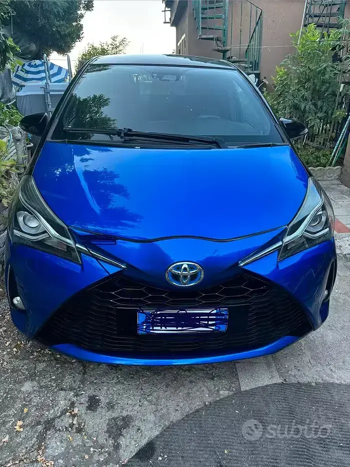 Usata Toyota Yaris Hybrid 105 CV (77 kW) 2017 Bluazzurro Utilitaria
