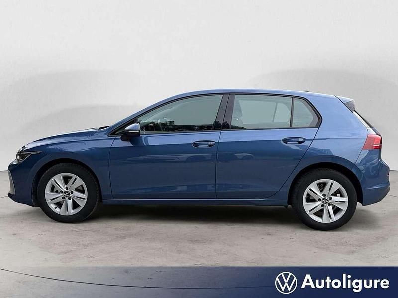 Usata VW Golf VIII Life 116 CV (85 kW) 2025 Blu/azzurro Berlina