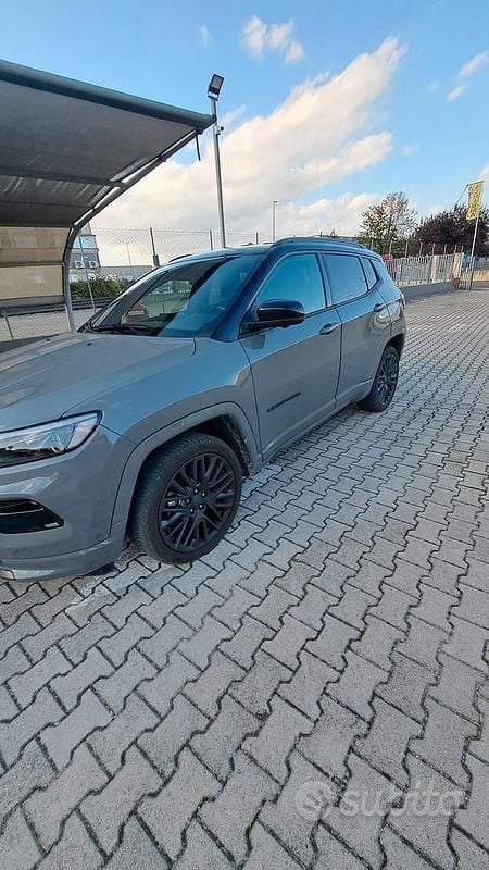 Grigio Usata 2021 Jeep Compass SUV | 23.000 € (Buon prezzo) - Immagine 1/4
