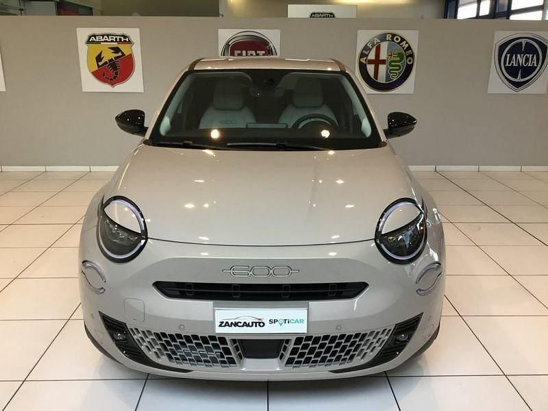 Usata Fiat 600 La Prima 110 CV (80 kW) 2025 Beige SUV