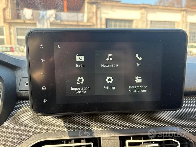 Usata Dacia Jogger Essentiel 101 CV (74 kW) 2023 Grigio Monovolume