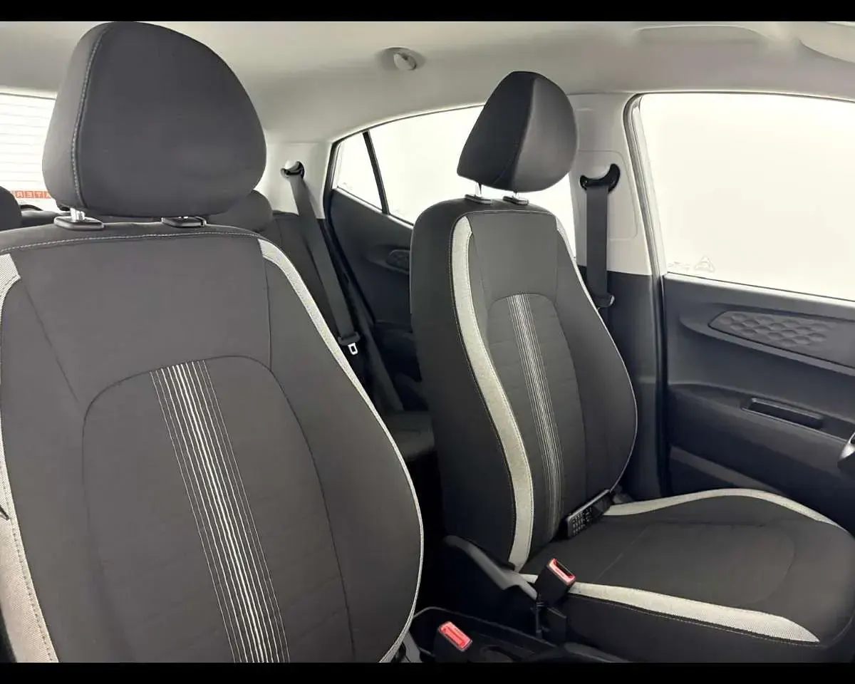 Usata Hyundai i10 67 CV (49 kW) 2024 Atlas white Utilitaria