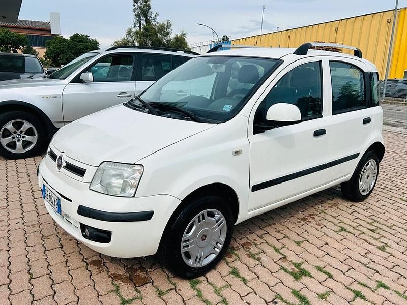 Bianco Usata 2010 Fiat Panda Dynamic Tre volumi | 3000 € (Buon prezzo) - Immagine 1/4