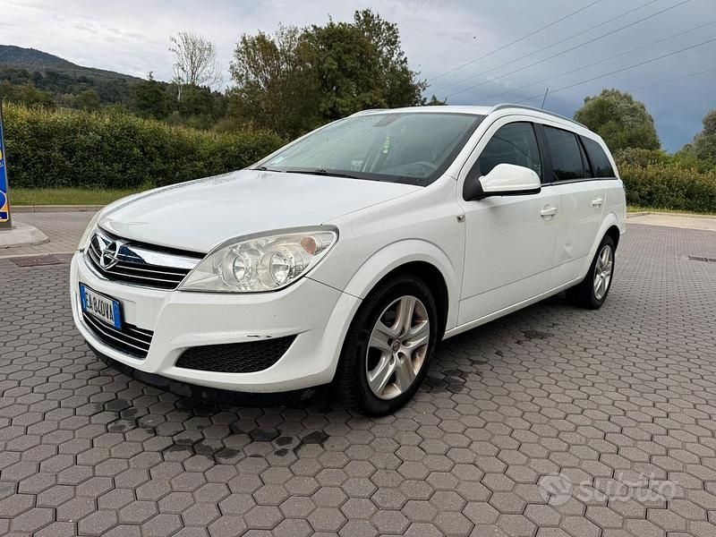 Usata 2010 Opel Astra Station wagon | 2750 € (Ottimo prezzo) - Immagine 1/4