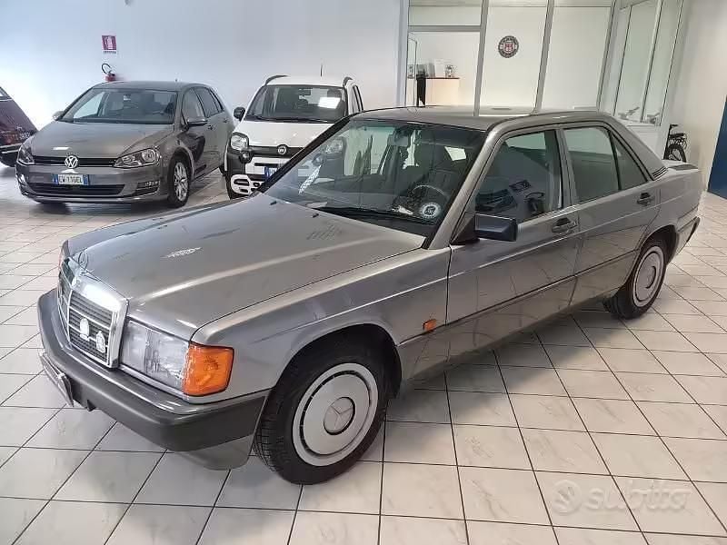 Usata Mercedes 190 122 CV (89 kW) 1989 Grigio Berlina