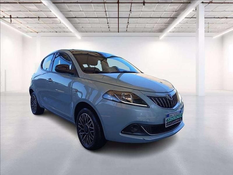 Verde rugiada Usata 2024 Lancia Ypsilon S Due volumi | 12.900 € (Buon prezzo) - Immagine 1/4
