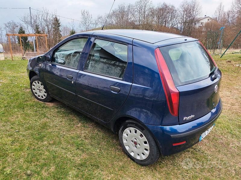 Usata Fiat Punto Active 60 CV (44 kW) 2009 Utilitaria