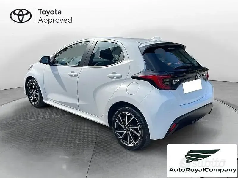 Usata Toyota Yaris Hybrid Trend 116 CV (85 kW) 2022 Bianco Berlina