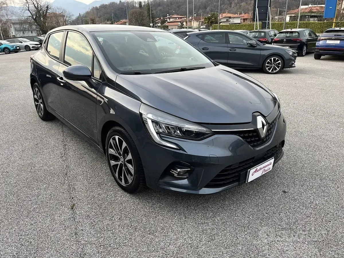 Käytetty Renault Clio V Business 90 HP (66 kW) 2022 Sininen Sedan