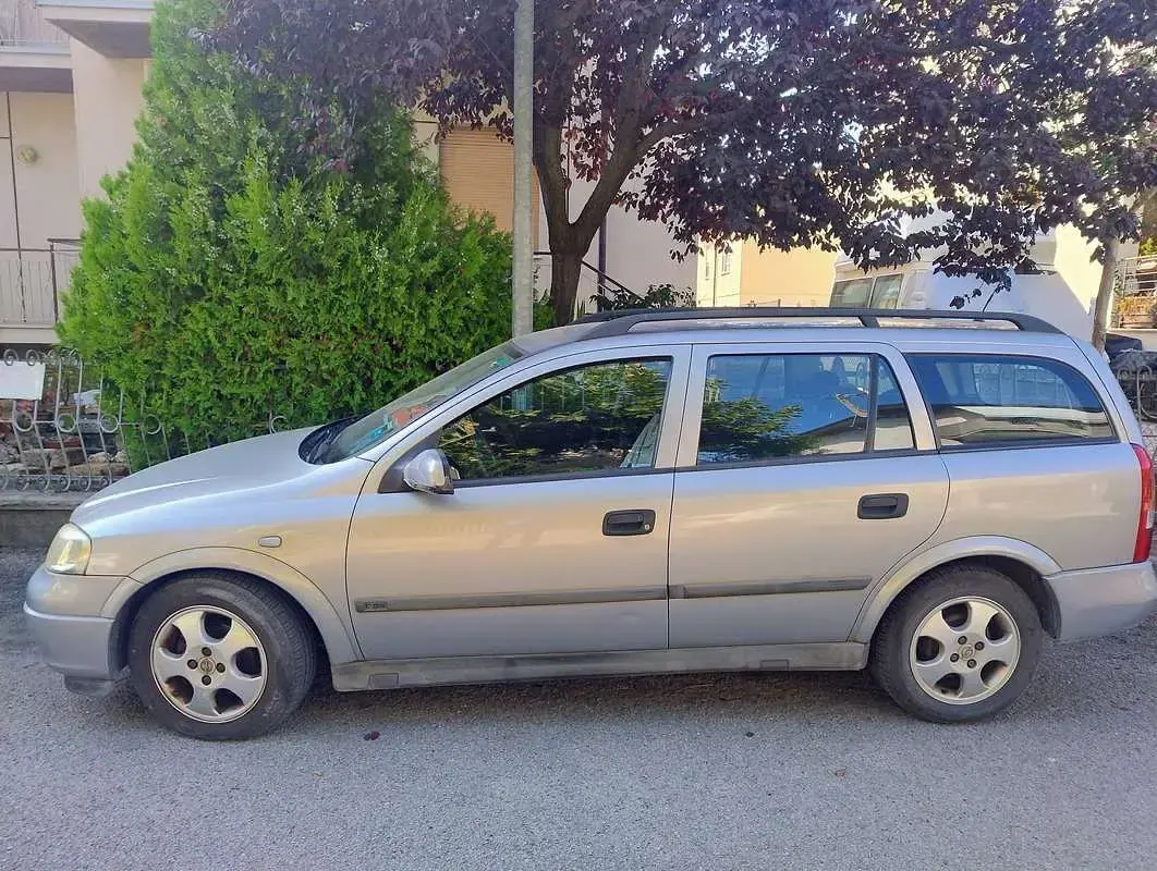 Usata Opel Astra Sport 90 CV (66 kW) 2000 Argento Station wagon