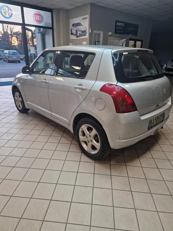 Usata Suzuki Swift GL 92 CV (67 kW) 2007 Argento Utilitaria