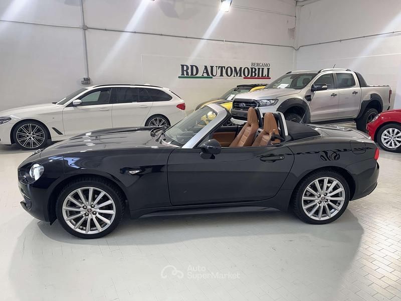 Usata Fiat 124 Spider Lusso 140 CV (102 kW) 2018 Nero cabonio metallizzato 876b Cabrio
