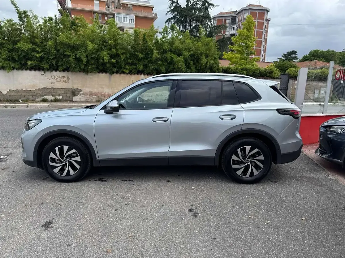 Usata VW Tiguan Edition 150 CV (110 kW) 2024 Argento SUV