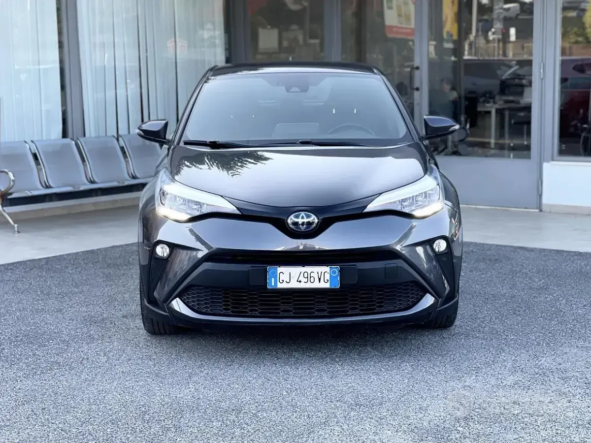 Usata Toyota C-HR 98 CV (72 kW) 2022 Grigio SUV