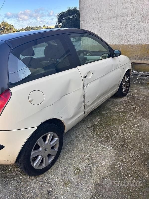 Usata Lancia Ypsilon 69 CV (50 kW) 2005 Marrone Utilitaria
