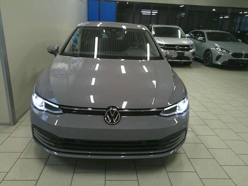 Usata VW Golf VIII Life 150 CV (110 kW) 2020 Grigio pastello Berlina