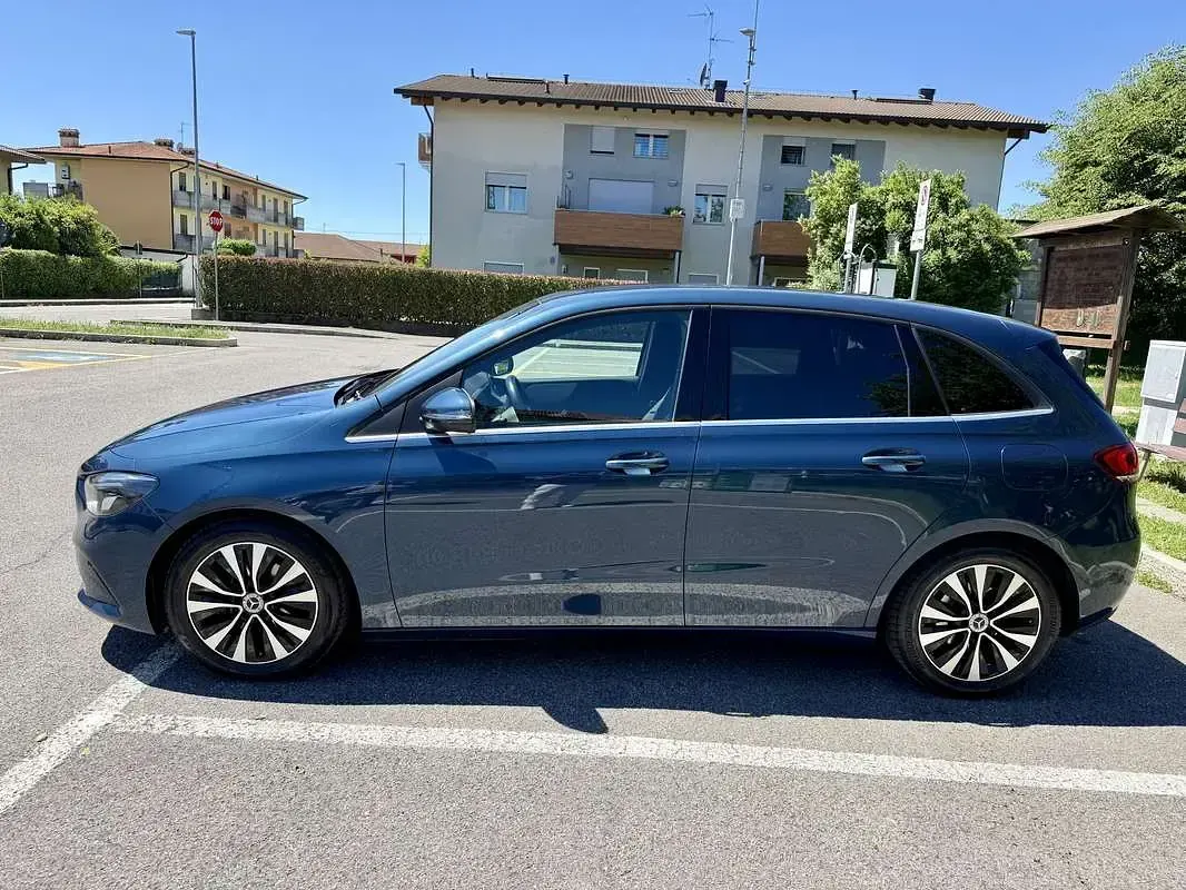 Usata Mercedes B160 Business 109 CV (80 kW) 2022 Bluazzurro Utilitaria