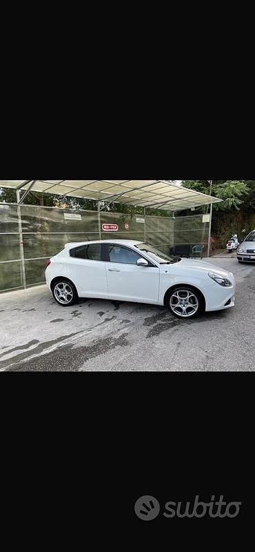 Usata Alfa Romeo Giulietta Quadrifoglio 109 CV (80 kW) 2013 Bianco Berlina