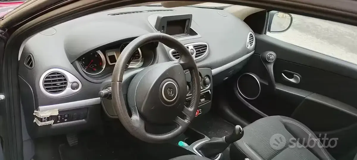 Usata Renault Clio II 75 CV (55 kW) 2010 Nero Berlina