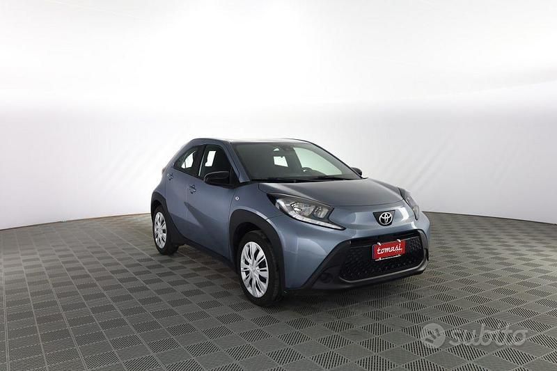 Usata Toyota Aygo X Active 72 CV (52 kW) 2025 Persian salt SUV