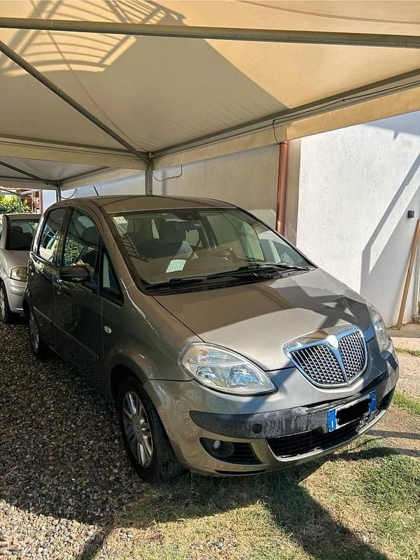 Grigio Usata 2007 Lancia Musa Monovolume | 2000 € (Super prezzo) - Immagine 1/4