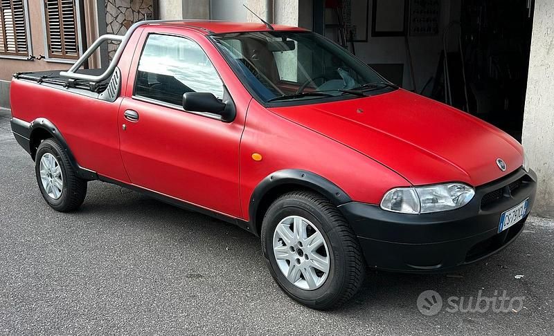 Usata Fiat Strada 69 CV (50 kW) 2000 Rosso Pick-up