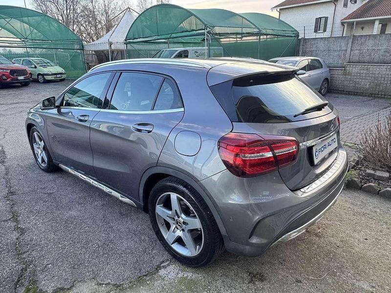 Usata Mercedes GLA180 Premium 122 CV (89 kW) 2019 Grigio SUV