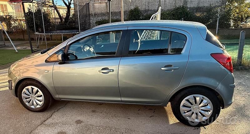 Usata Opel Corsa 2012 Grigio Berlina