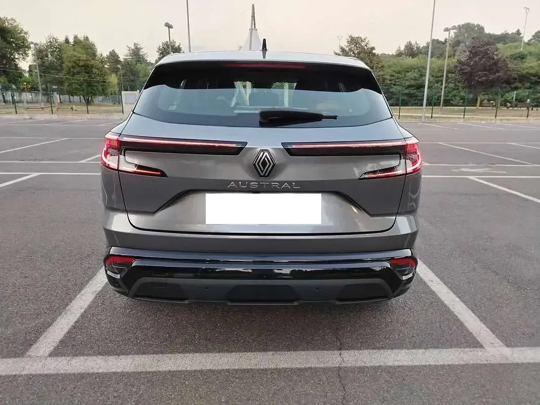 Usata Renault Austral Evolution 158 CV (116 kW) 2025 Grigio SUV