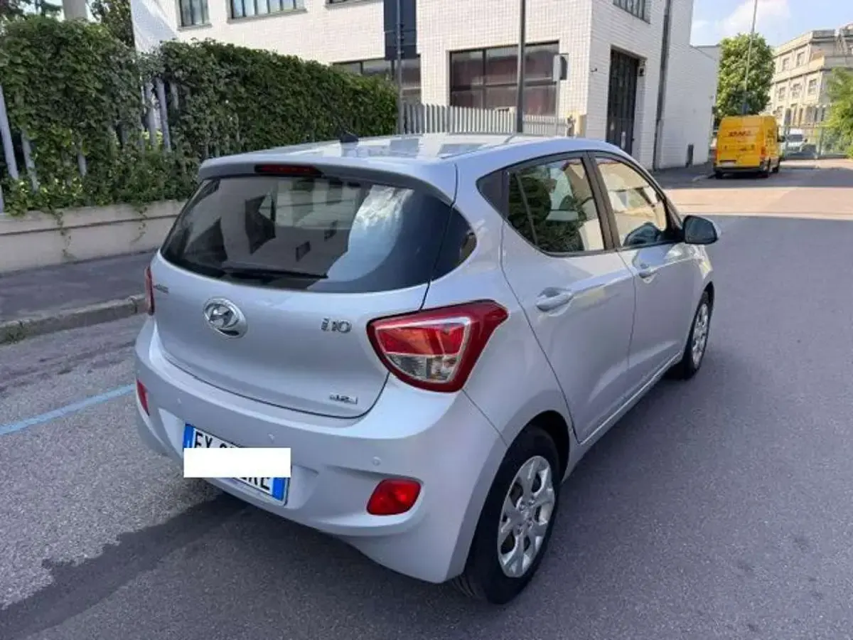 Usata Hyundai i10 87 CV (63 kW) 2015 Argento Utilitaria