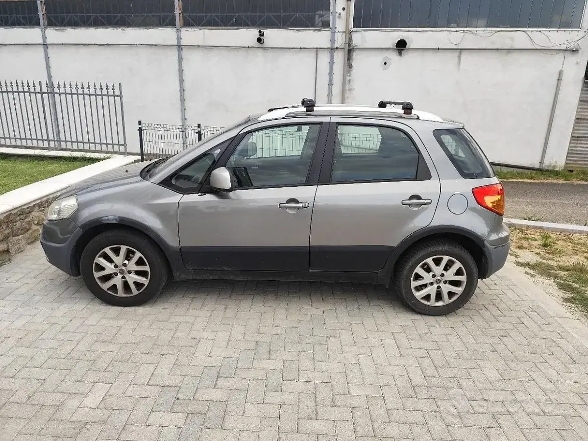Usata Fiat Sedici 135 CV (99 kW) 2012 Grigio SUV